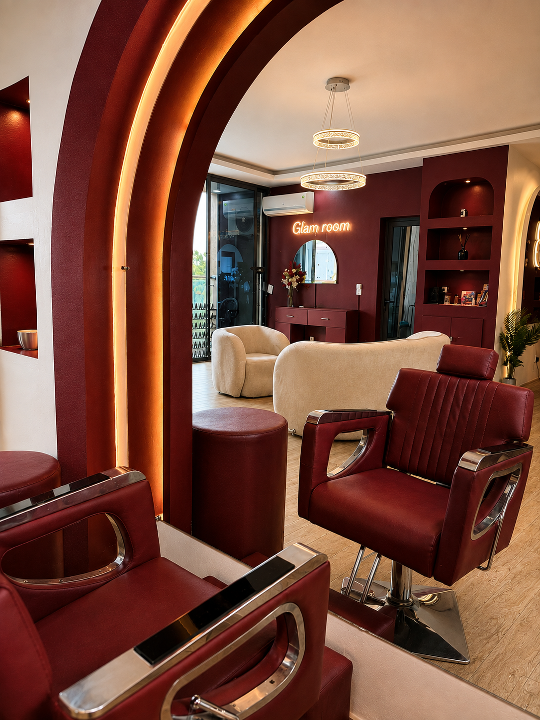 Glam Room et postes de coiffure Hairly Beauty à Abidjan
